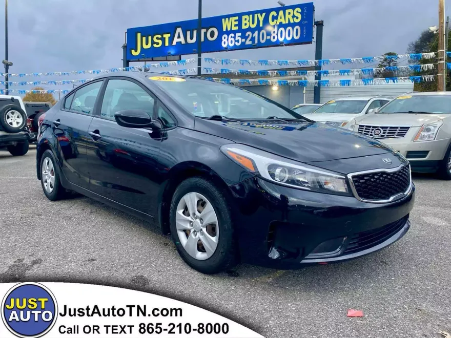 2017 Kia Forte LX photo 1