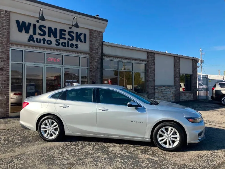 2016 Chevrolet Malibu 1LT photo 1