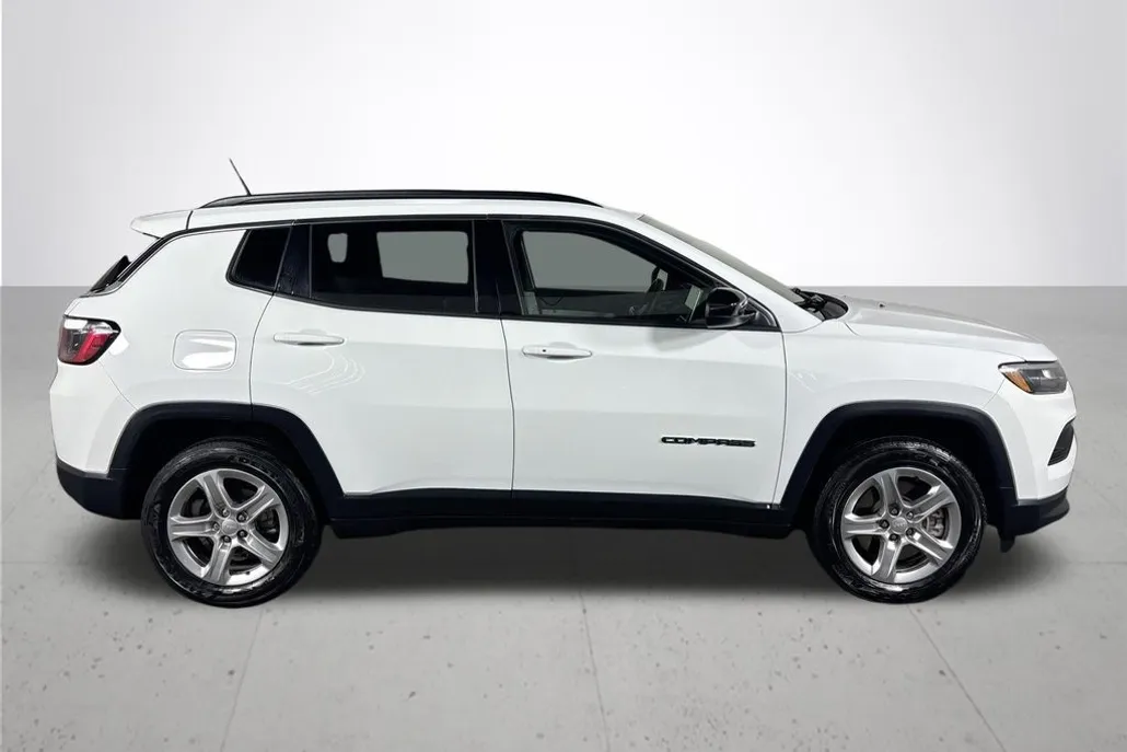 2024 Jeep Compass Latitude photo 1