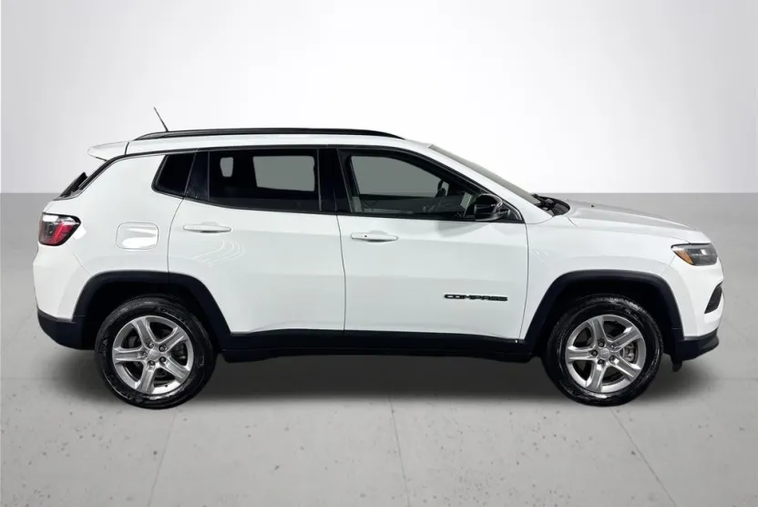 2024 Jeep Compass Latitude photo 1
