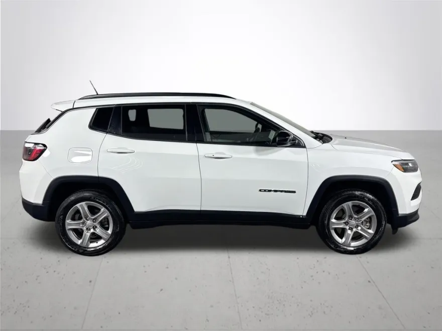 2024 Jeep Compass Latitude photo 1