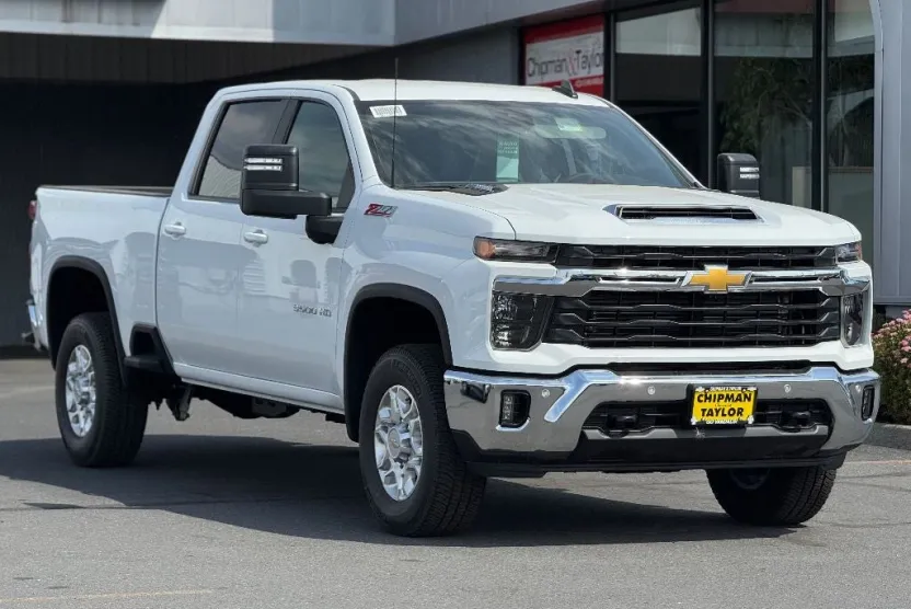 2025 Chevrolet Silverado 3500HD LT photo 1