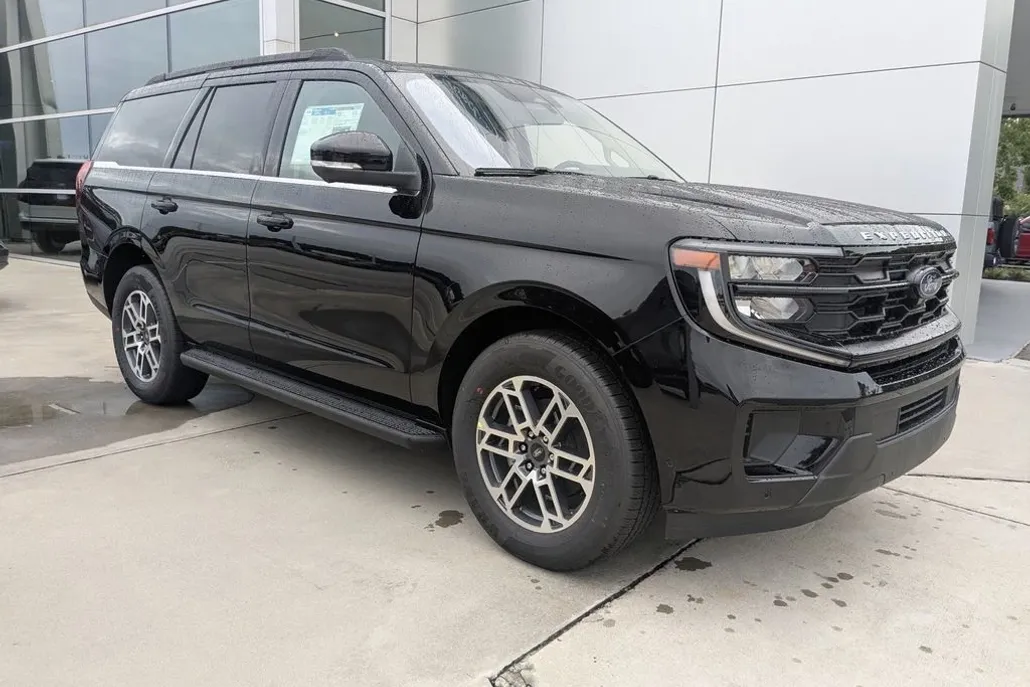2025 Ford Expedition photo 1