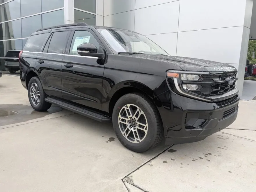 2025 Ford Expedition photo 1