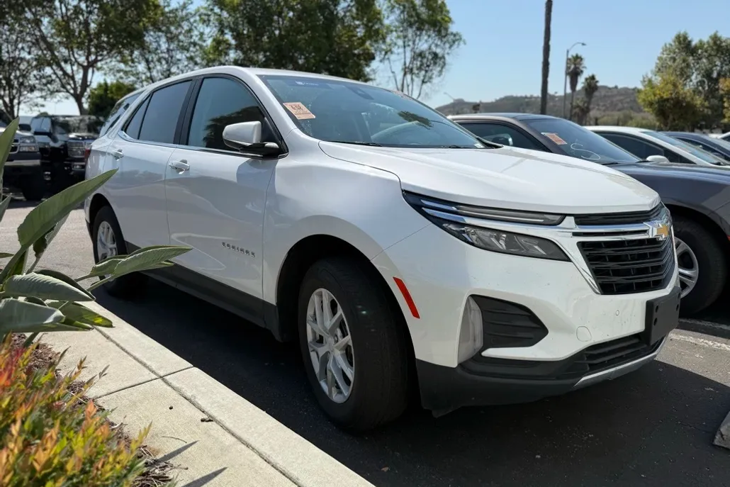 2024 Chevrolet Equinox LT photo 1