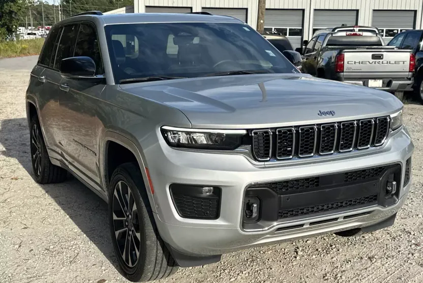 2022 Jeep Grand Cherokee Overland Sport photo 1