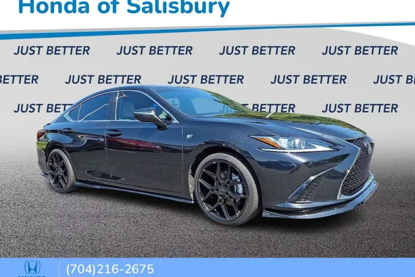 2022 Lexus ES 300h photo 1