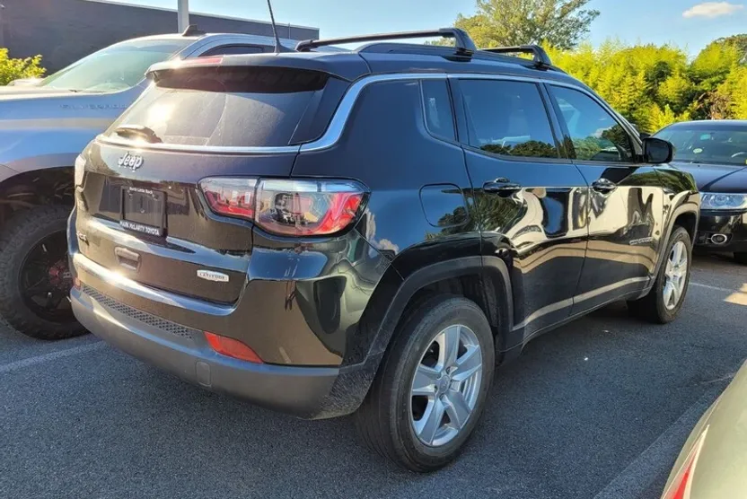 2022 Jeep Compass Latitude photo 1