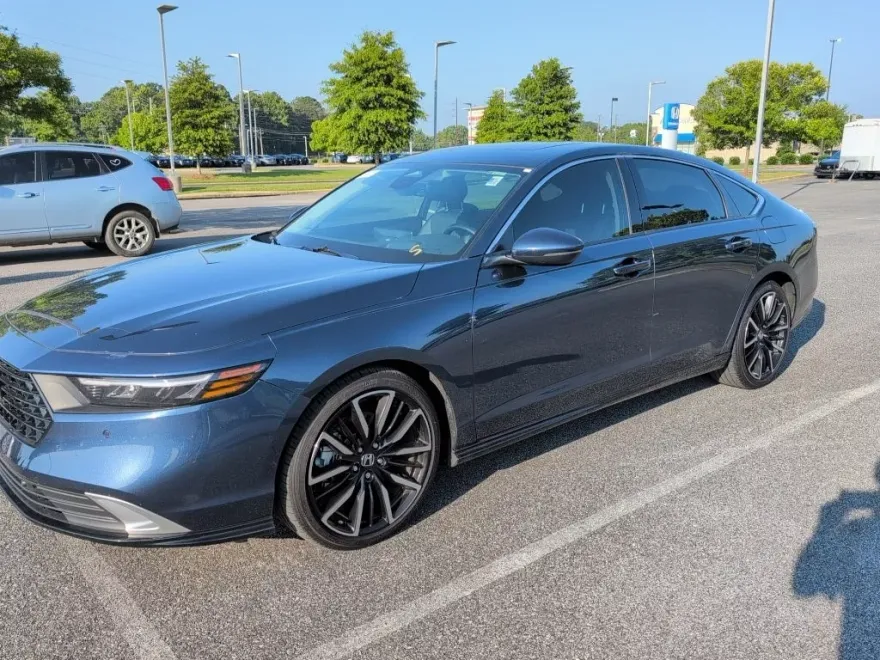2024 Honda Accord Hybrid Touring photo 1
