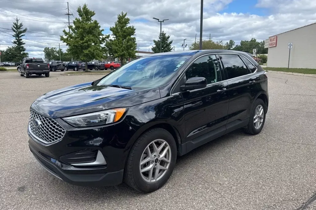 2024 Ford Edge SEL photo 1