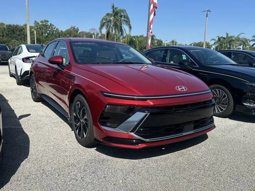 2025 Hyundai Sonata SEL photo 1