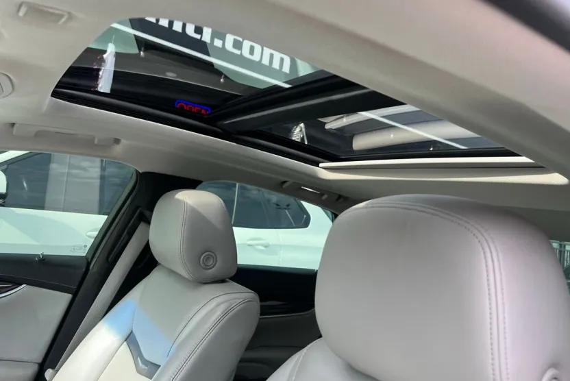 2016 Cadillac XTS Luxury photo 1