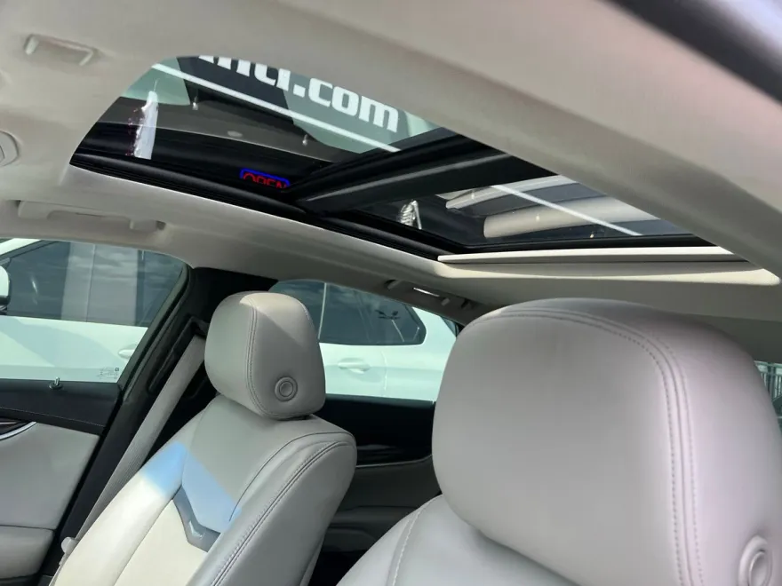 2016 Cadillac XTS Luxury photo 1