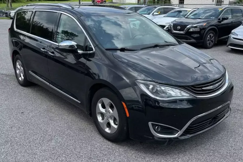 2018 Chrysler Pacifica Hybrid Limited photo 1
