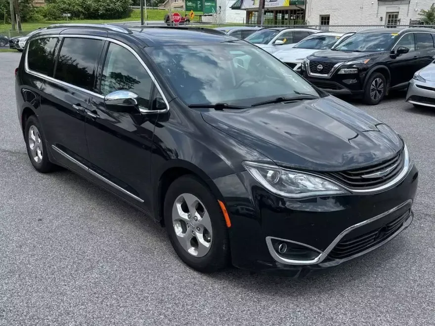 2018 Chrysler Pacifica Hybrid Limited photo 1