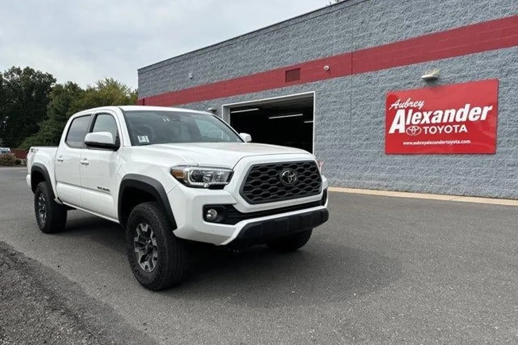 2023 Toyota Tacoma 4x4 TRD Double Cab V6 photo 1