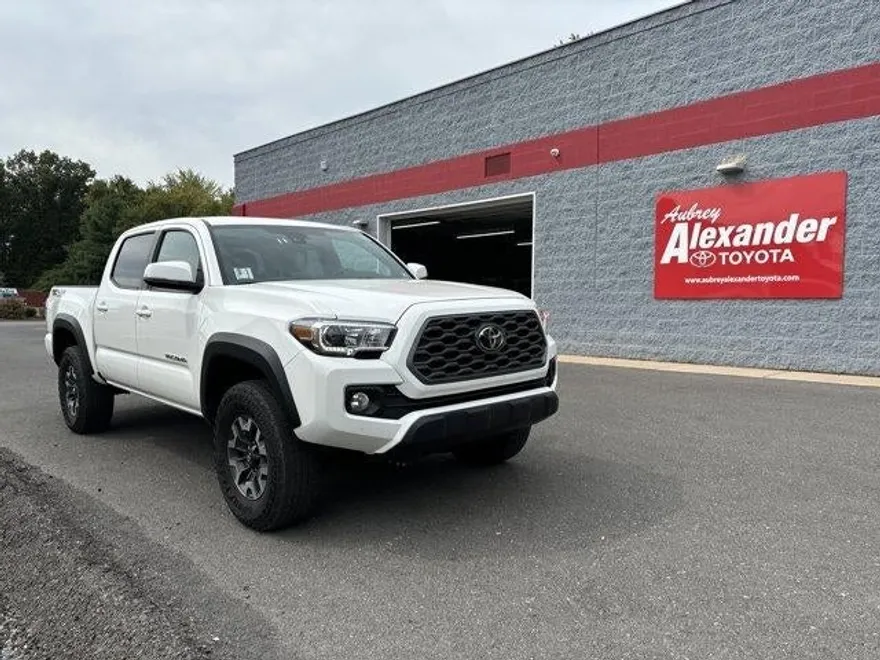 2023 Toyota Tacoma 4x4 TRD Double Cab V6 photo 1