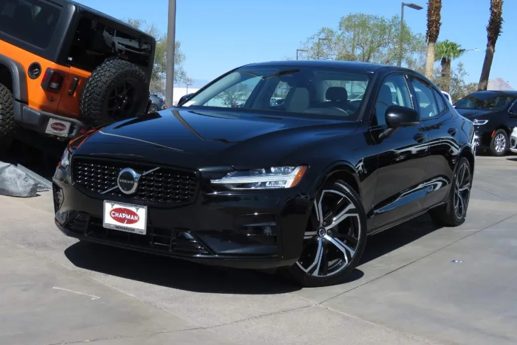 2024 Volvo S60 B5 Plus photo 1