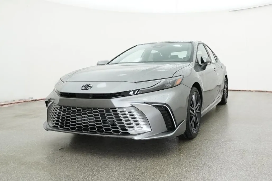 2025 Toyota Camry XSE photo 4