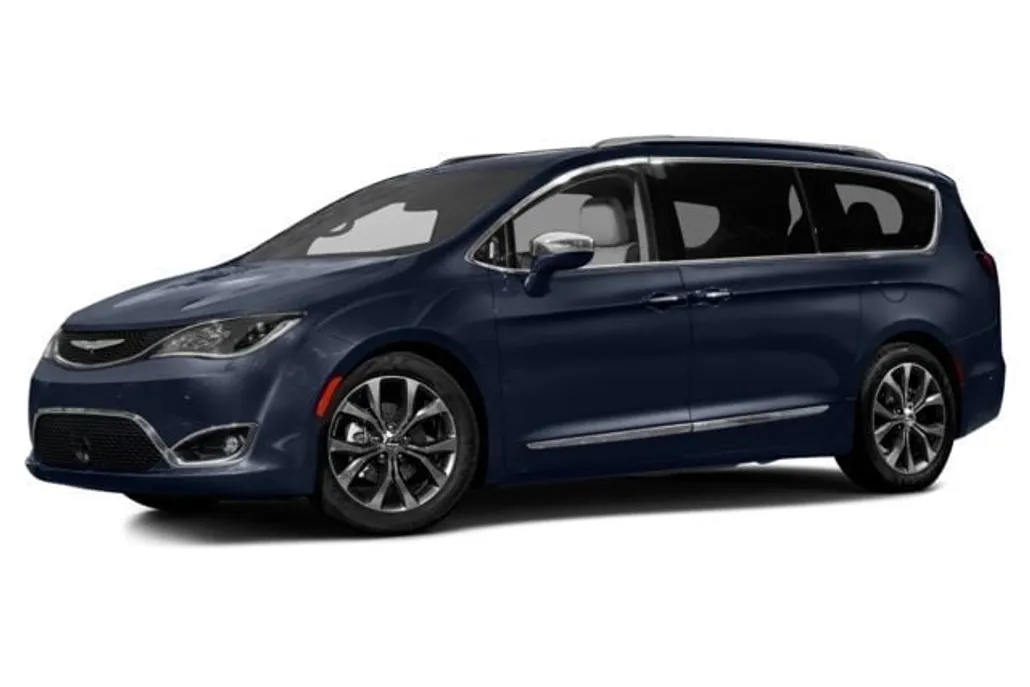 2017 Chrysler Pacifica Touring L photo 1