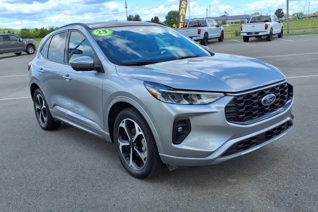 2023 Ford Escape ST-Line Select photo 1
