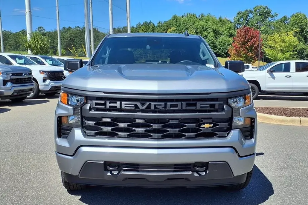 2026 Chevrolet Silverado 1500 Custom photo 1