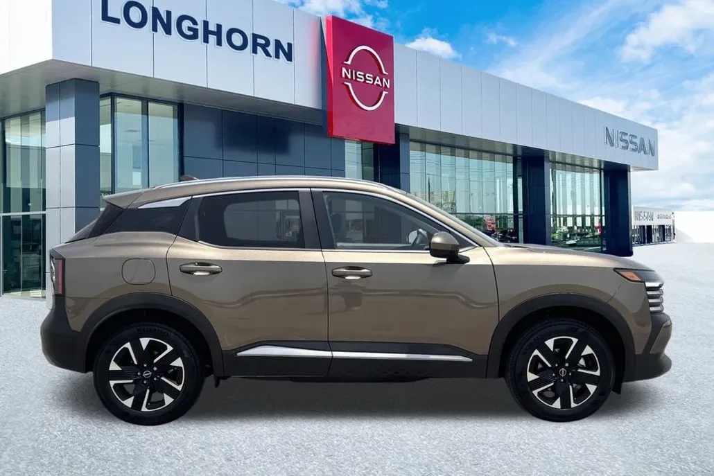 2025 Nissan Kicks SV photo 1