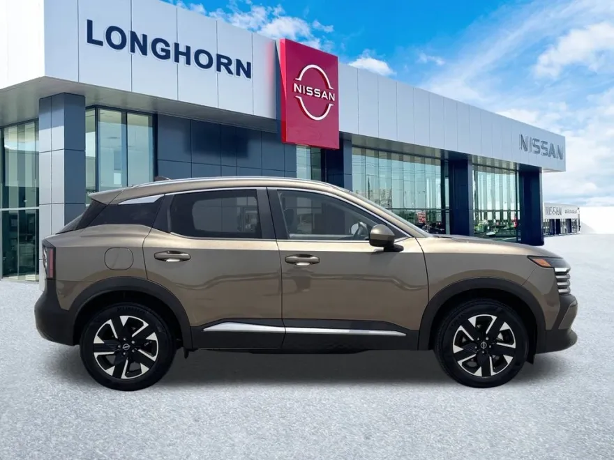 2025 Nissan Kicks SV photo 1