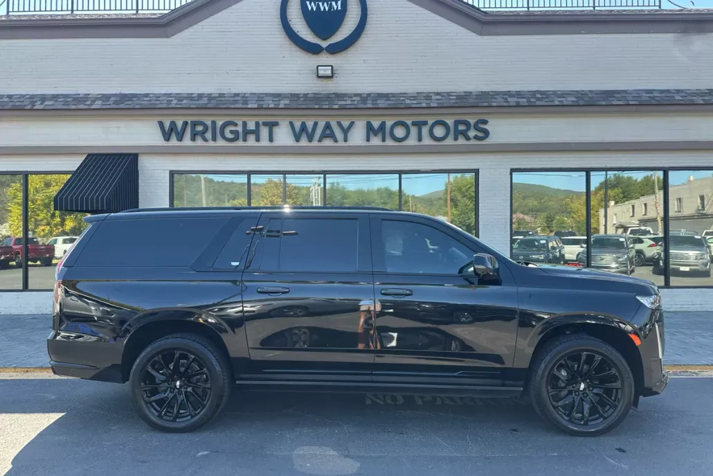 2023 Cadillac Escalade ESV Sport Platinum photo 1