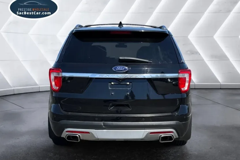 2016 Ford Explorer Platinum Sport photo 1