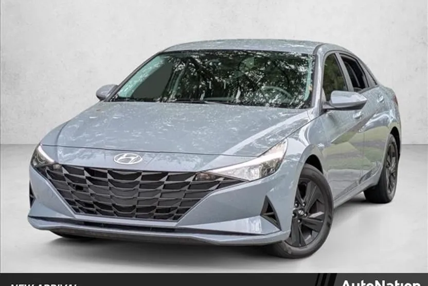2023 Hyundai Elantra SEL photo 1