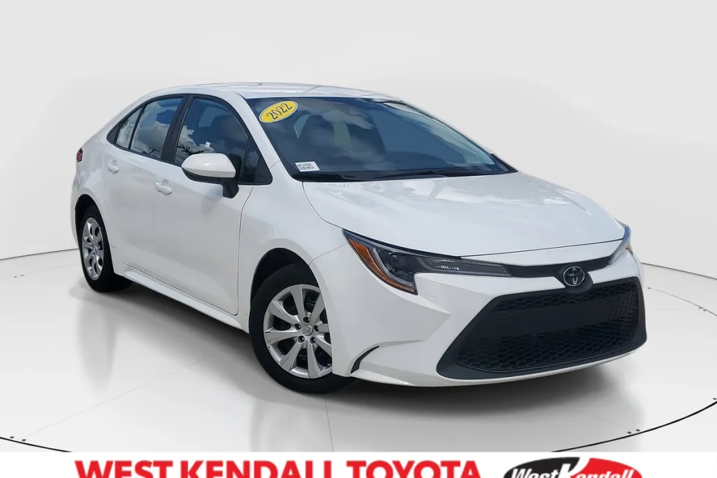 2022 Toyota Corolla LE photo 1