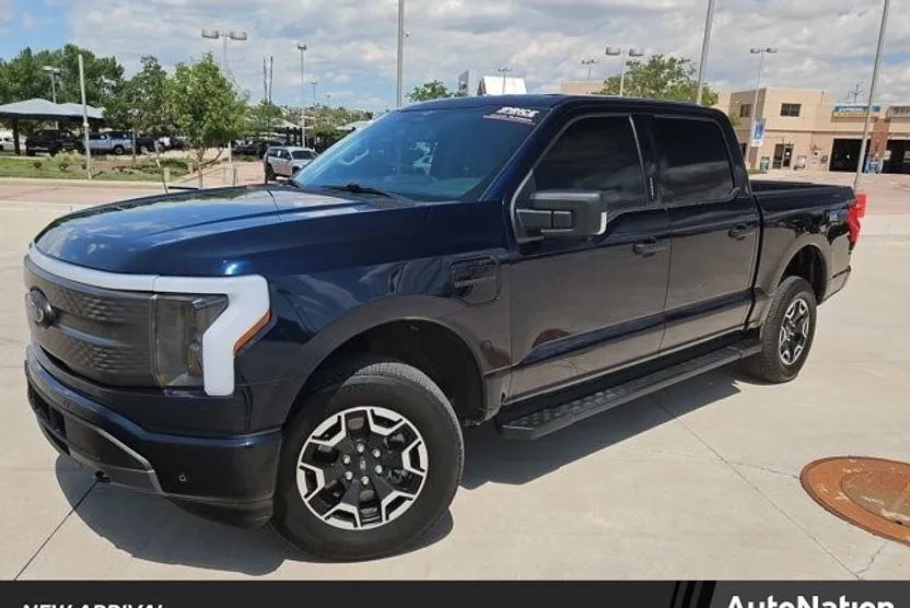 2023 Ford F-150 Lightning XLT photo 1