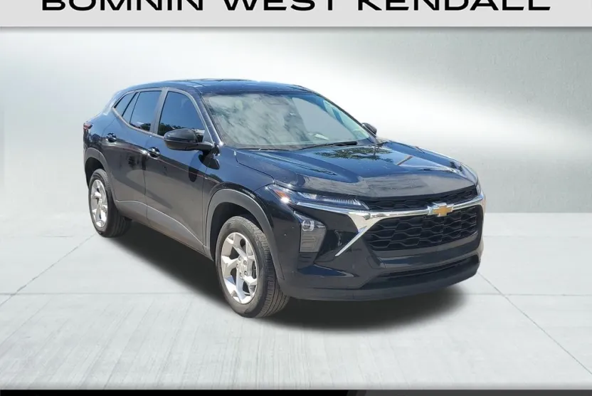 2024 Chevrolet Trax LS photo 1