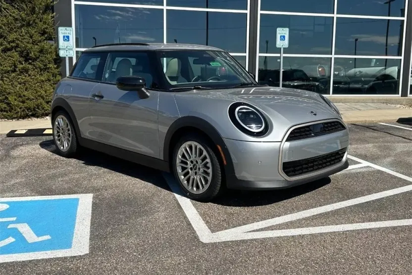 2025 Mini Cooper 2 Door Hardtop Signature photo 1