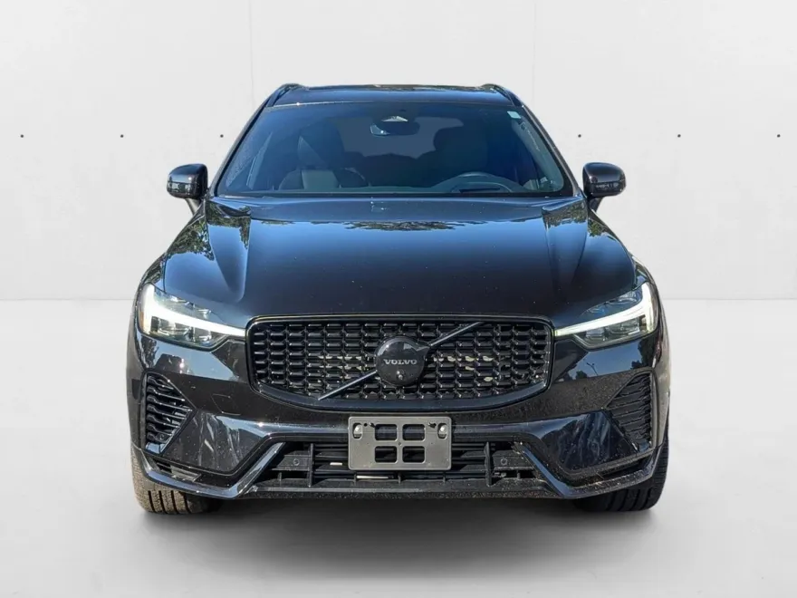 2024 Volvo XC60 Recharge Hybrid Ultimate Black Edition photo 1