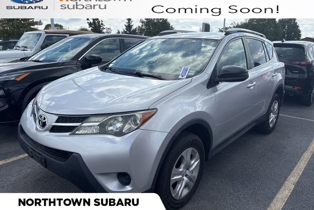 2015 Toyota RAV4 LE photo 1