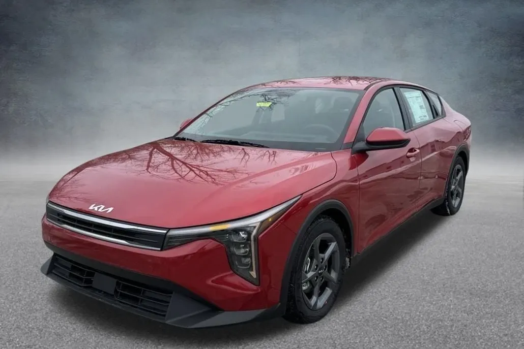 2025 Kia K4 LXS photo 1