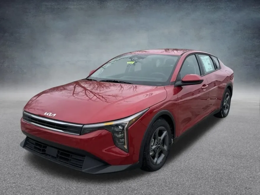 2025 Kia K4 LXS photo 1