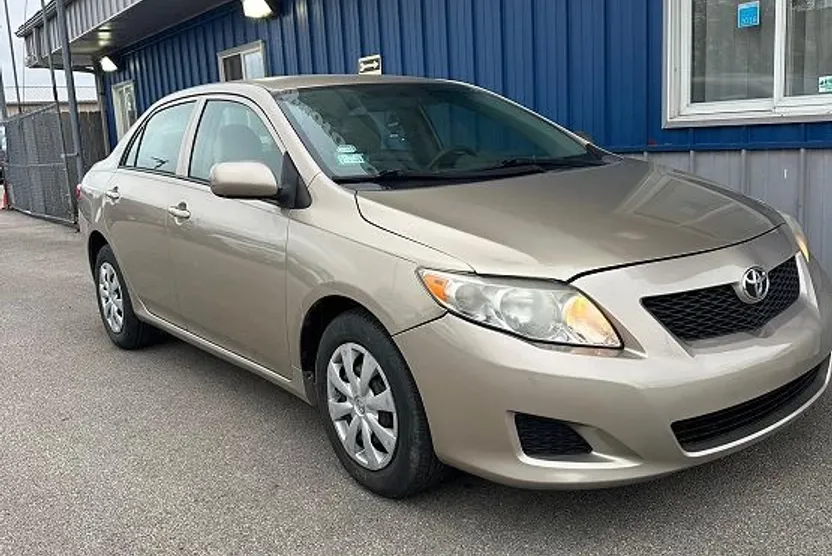 2010 Toyota Corolla LE photo 1