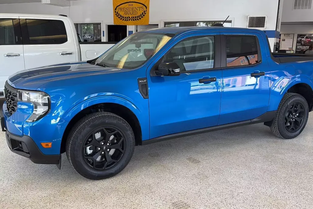 2025 Ford Maverick XLT photo 1
