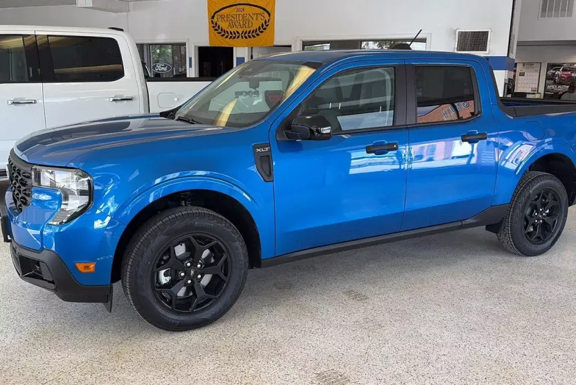 2025 Ford Maverick XLT photo 1