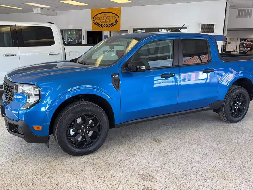 2025 Ford Maverick XLT photo 1