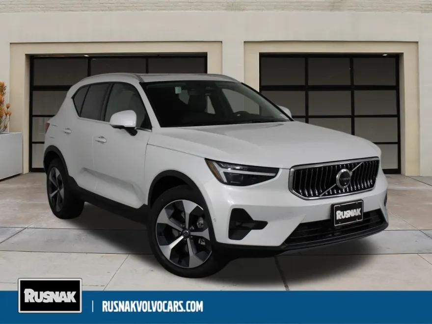 2025 Volvo XC40 Plus photo 1