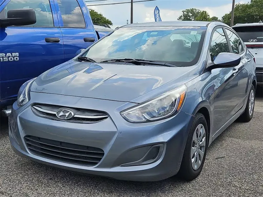 2017 Hyundai Accent SE photo 1