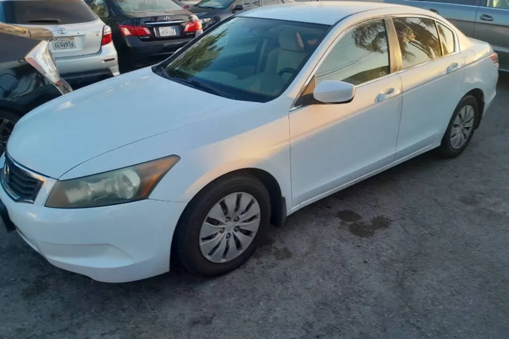 2010 Honda Accord LX photo 1