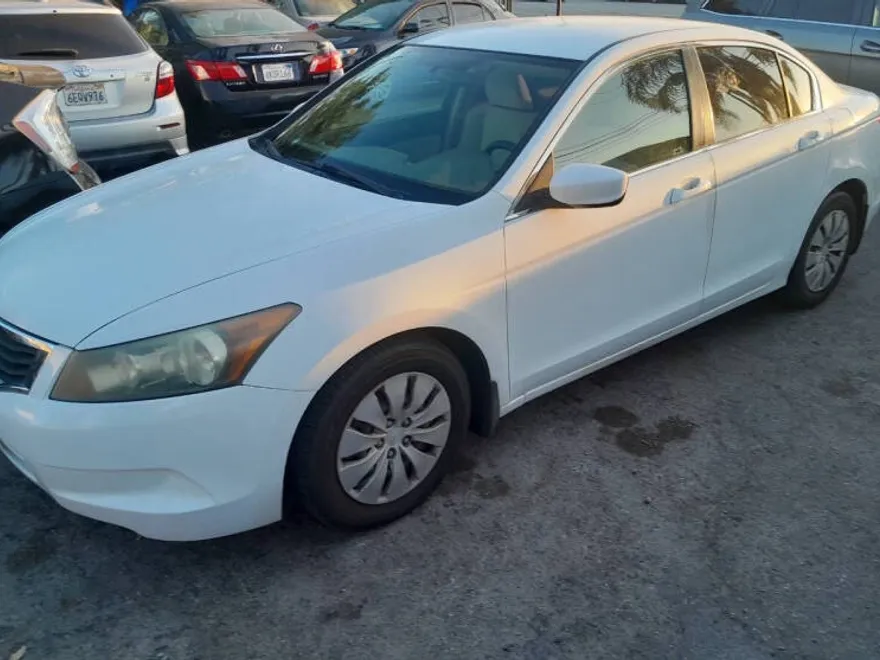 2010 Honda Accord LX photo 1