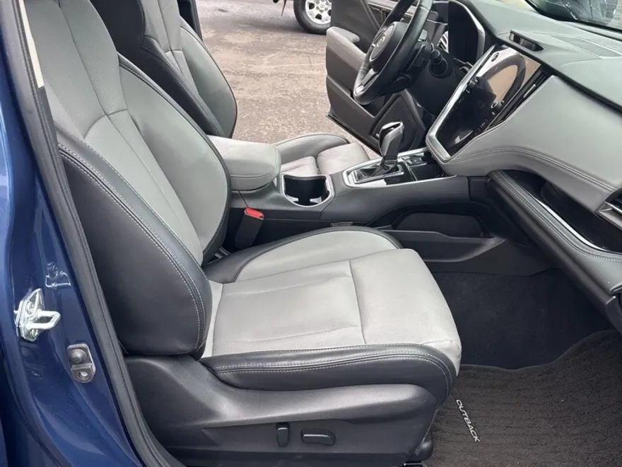 2022 Subaru Outback Limited photo 1