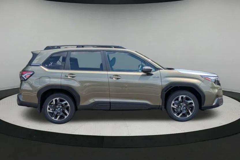 2025 Subaru Forester Premium photo 1