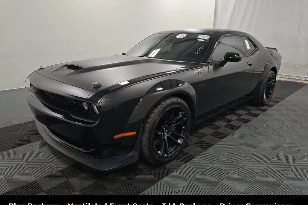 2022 Dodge Challenger R/T Scat Pack Widebody photo 1